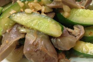 吃瓜幸运鹅小,吃瓜幸运鹅小生的瓜田奇遇记