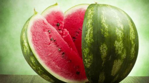 西瓜老人吃瓜,品味人生，尽享瓜香时光