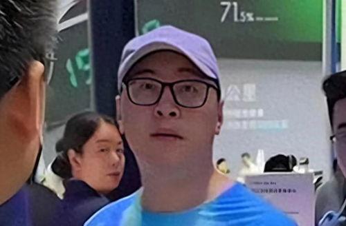 蓝衣数钱吃瓜事件,揭秘网络舆论的狂欢与反思