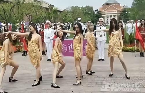 女孩跳舞吃瓜,女孩跳舞的甜蜜瞬间